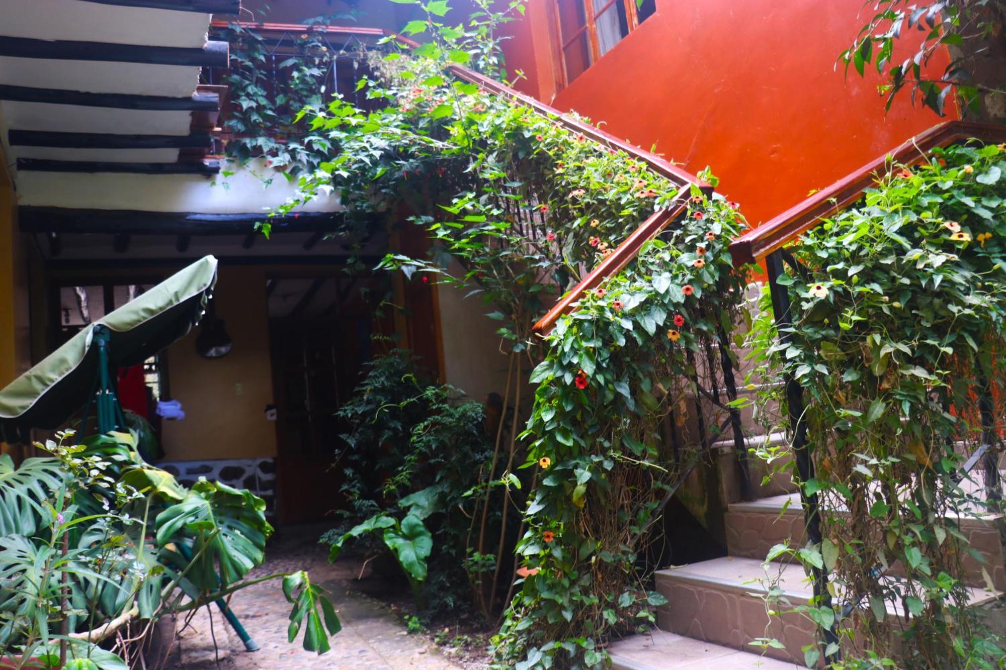 Wayras Hostal أويانتيتامْبو المظهر الخارجي الصورة