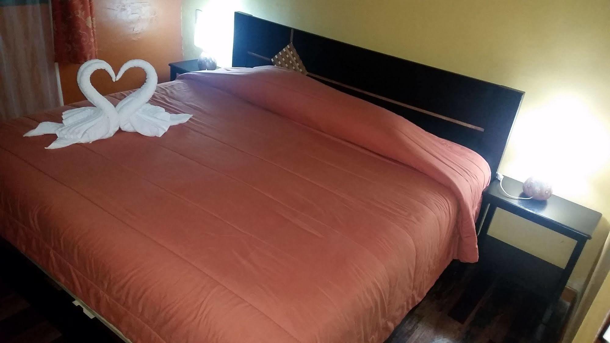 Wayras Hostal أويانتيتامْبو المظهر الخارجي الصورة