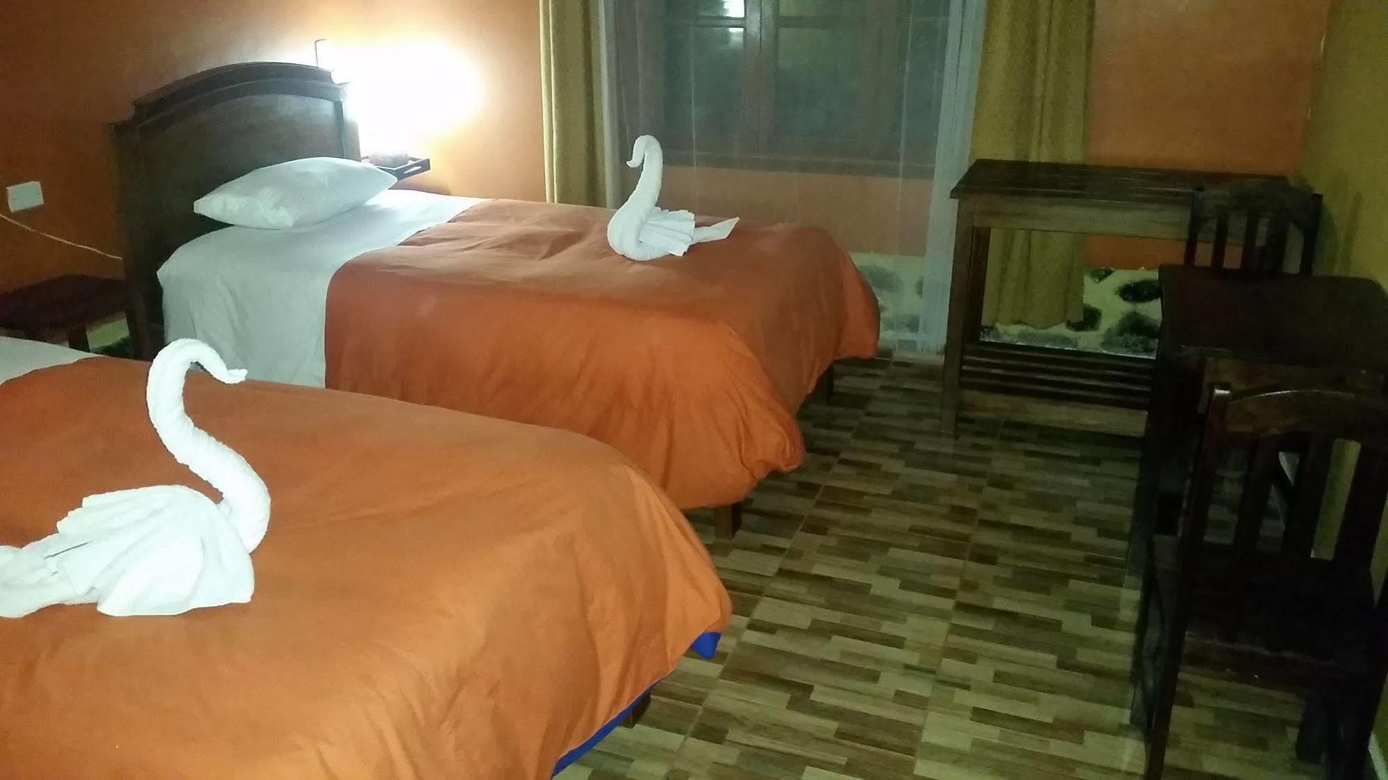 Wayras Hostal أويانتيتامْبو المظهر الخارجي الصورة